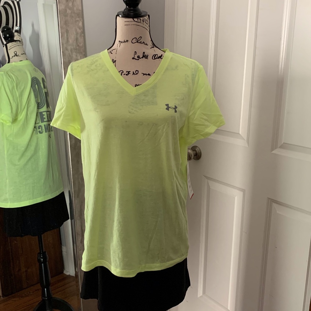 NWT Under Armour Wmns Tee Size L
